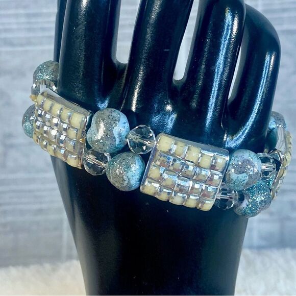 NWT Elegant Blue Silver Beaded Bracelet Handcrafted Jewelry One Size Fits Most - Picture 2 of 3